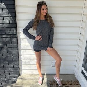 Lululemon Long Sleeve Athletic Top | Thumbholes Gray Workout Pullover